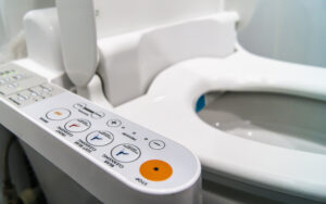 Digitalisert toalett med spyl- og tørkfunksjon