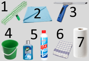 Utstyr for vindusvask: moppe, nal, kluter vaskemidler, bøtte